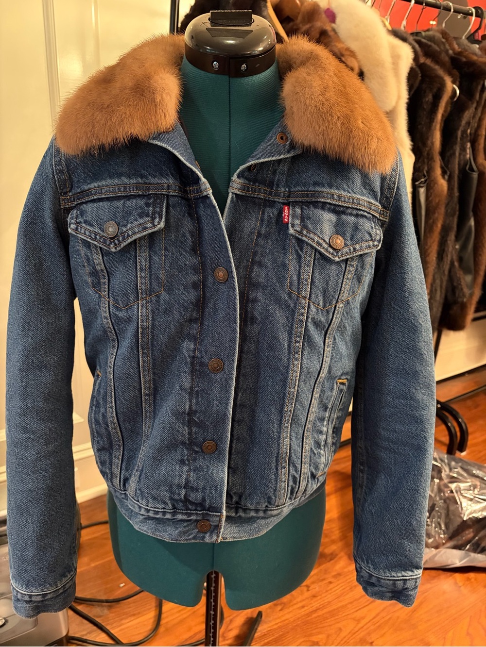 Fully lined Levi's Women's Blue Denim Jacket with Removable Real Mink Collar